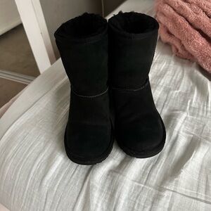 UGG Black Kids Boots
Lightly worn